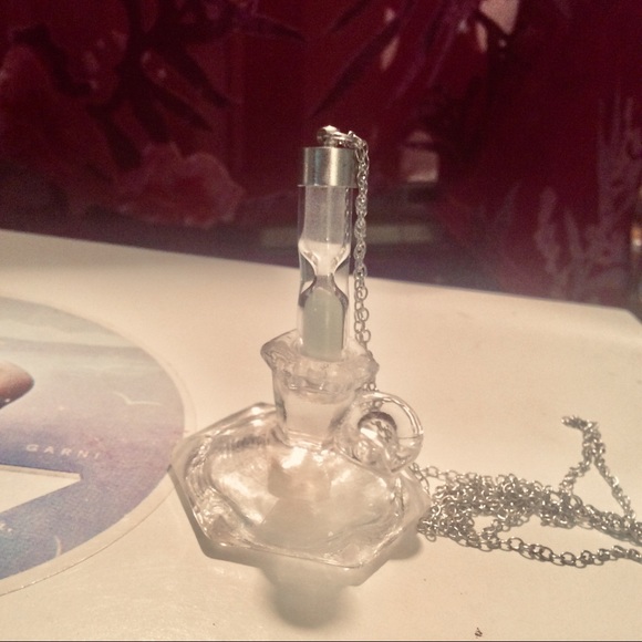 Sands of time running out: hourglass timer charm necklace unisex silver tone - Picture 3 of 5